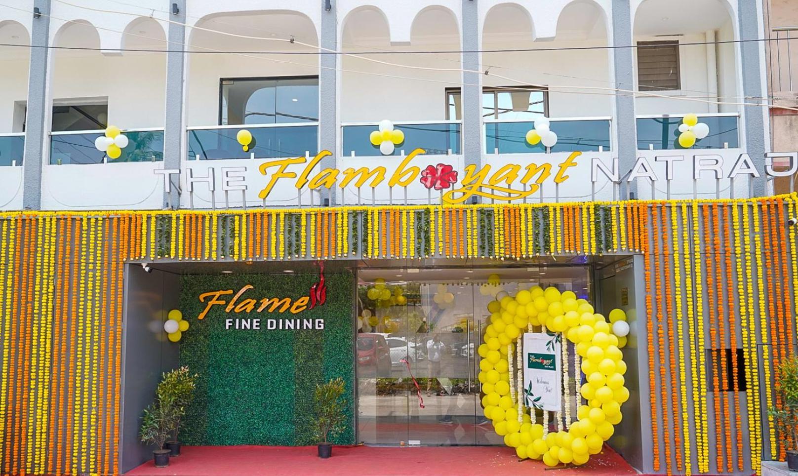 The Flamboyant Natraj Hotel Bharuch Exterior foto