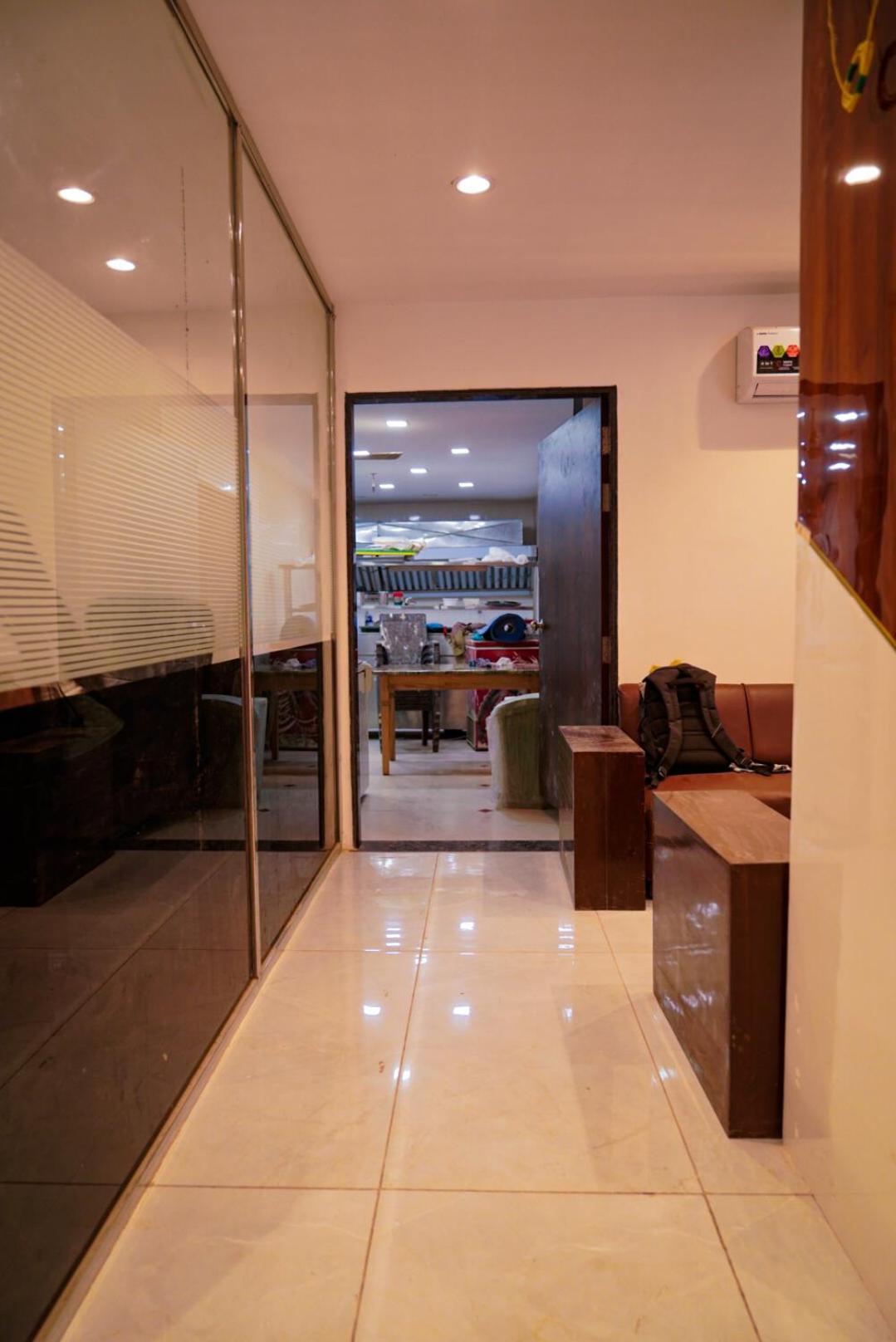The Flamboyant Natraj Hotel Bharuch Exterior foto