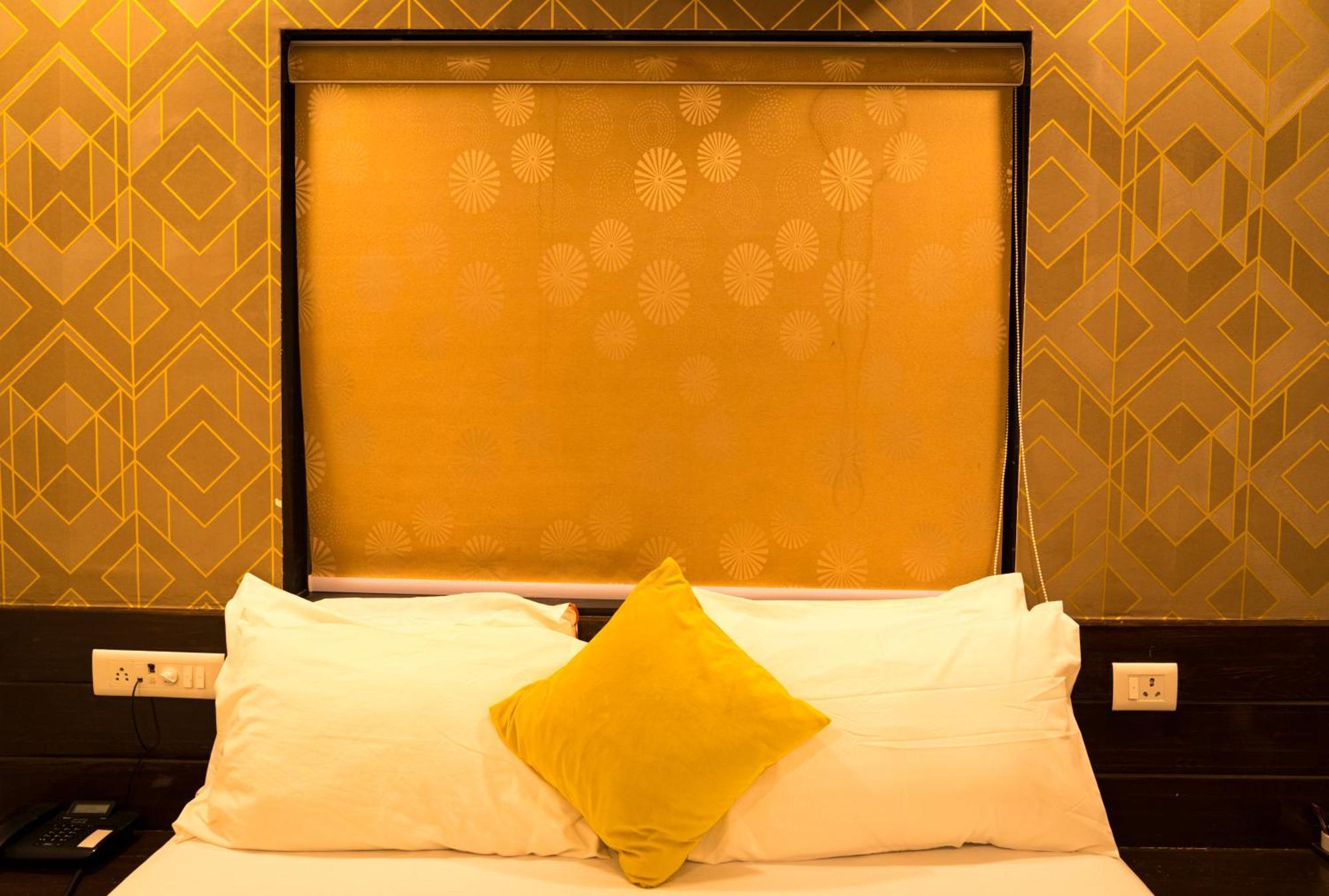 The Flamboyant Natraj Hotel Bharuch Exterior foto